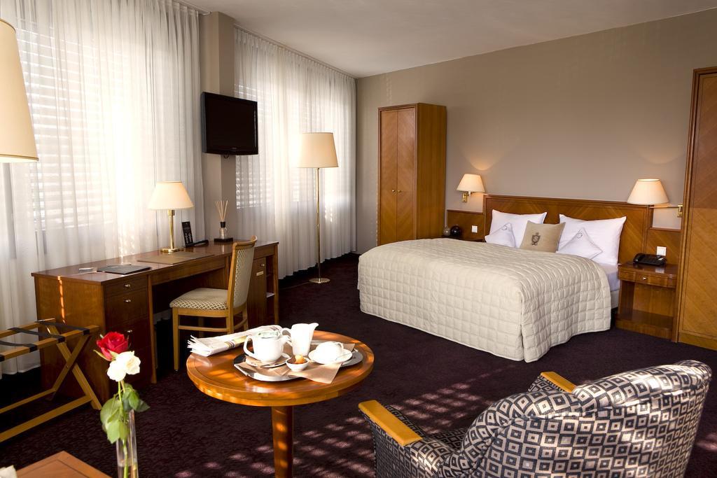 Ross Hotel Штутгарт Экстерьер фото