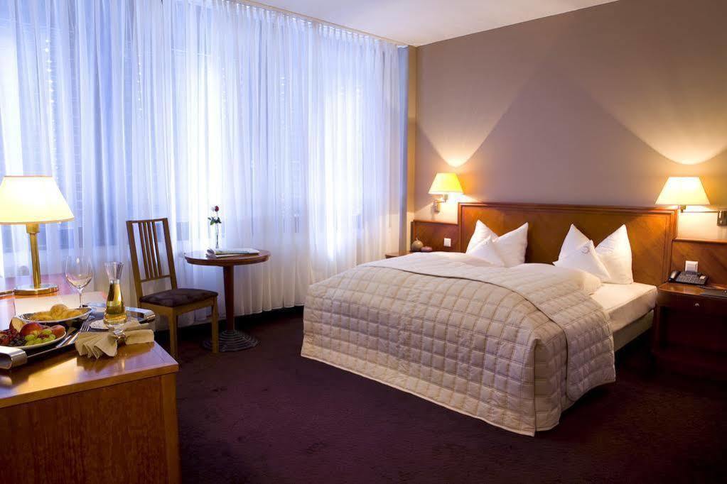 Ross Hotel Штутгарт Экстерьер фото
